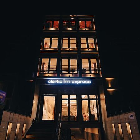 Clarks Inn Express, Dehradun Bagian luar foto