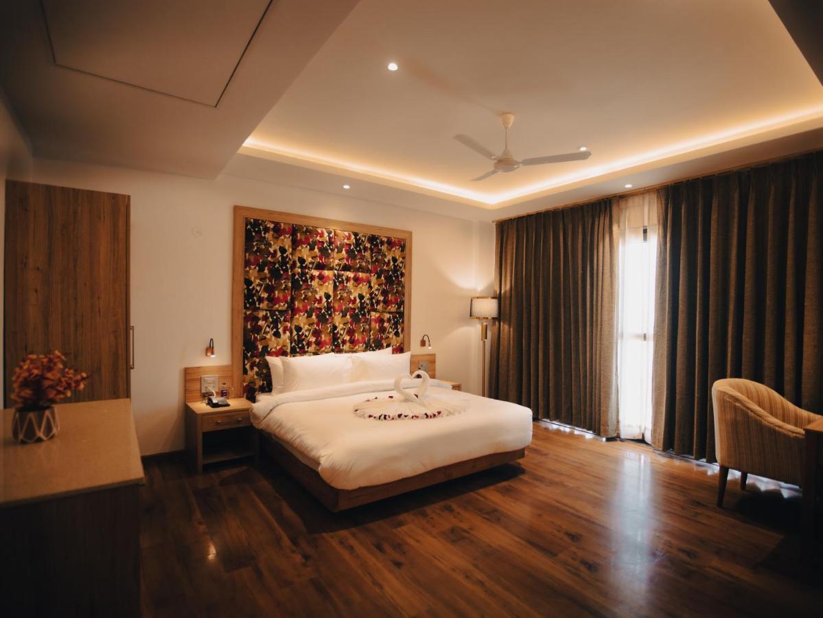 Clarks Inn Express, Dehradun Bagian luar foto