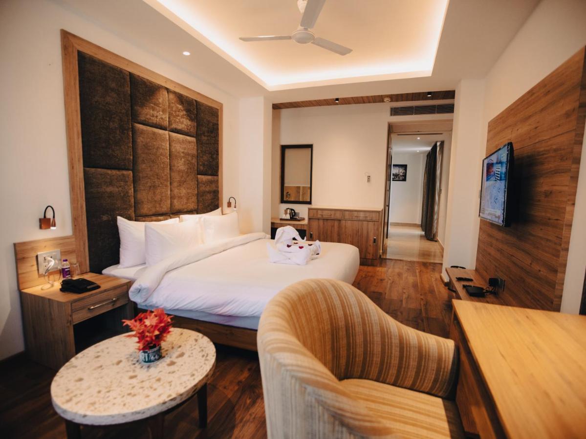 Clarks Inn Express, Dehradun Bagian luar foto