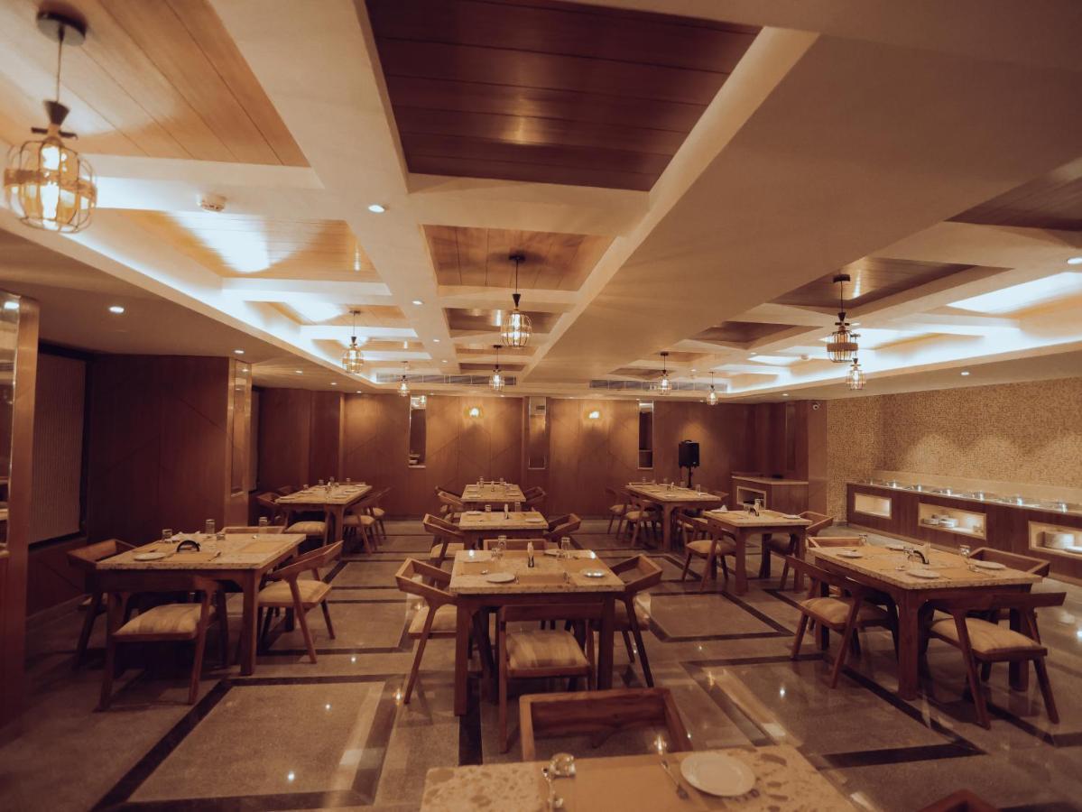 Clarks Inn Express, Dehradun Bagian luar foto