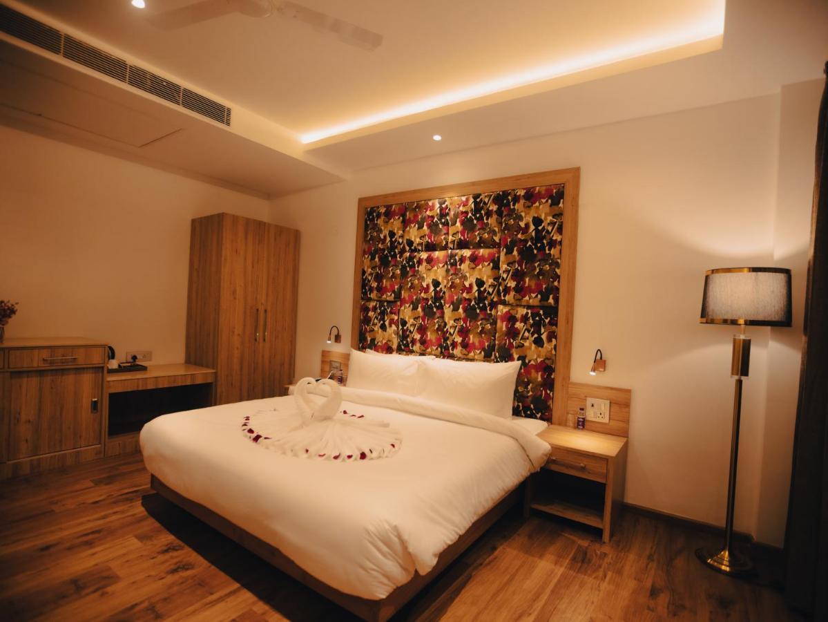Clarks Inn Express, Dehradun Bagian luar foto