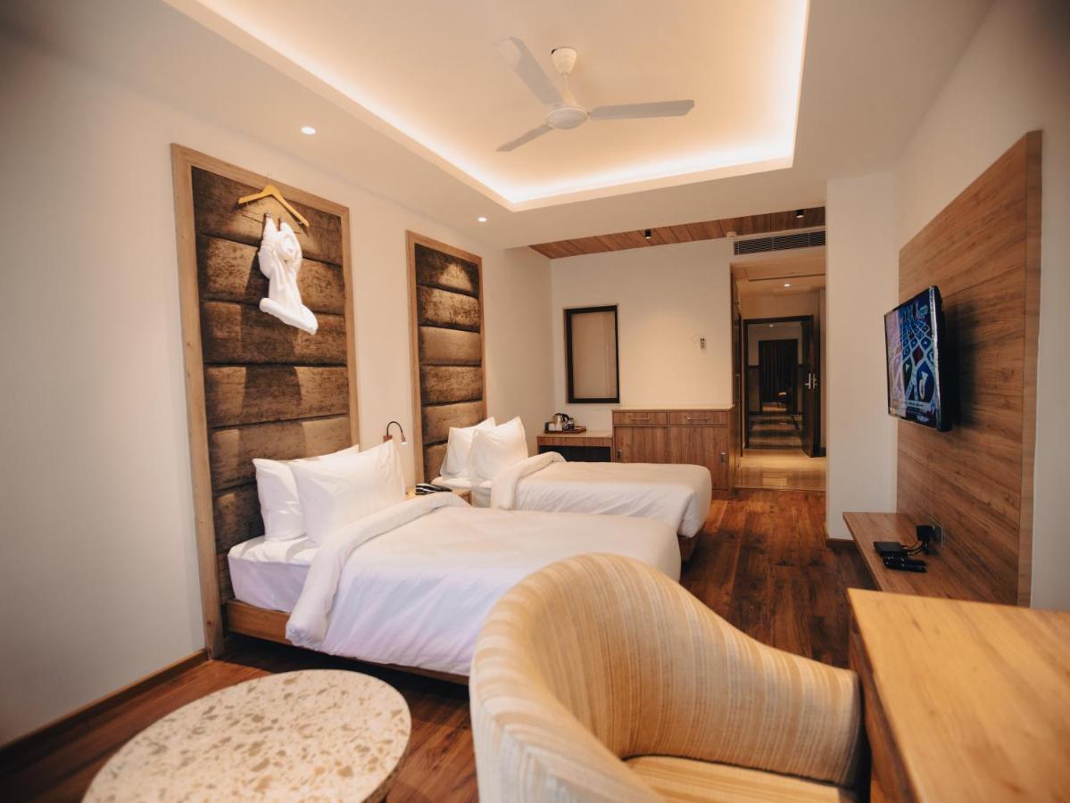 Clarks Inn Express, Dehradun Bagian luar foto