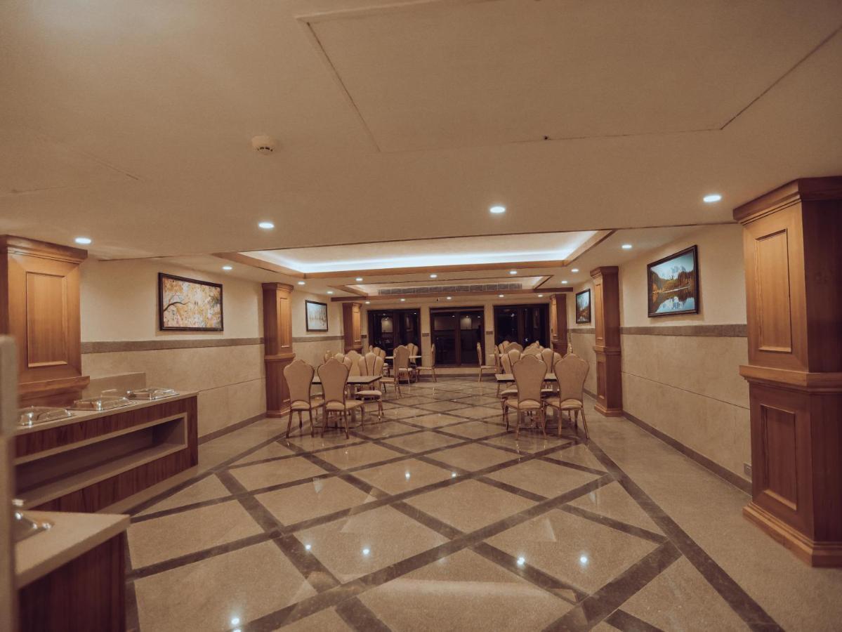 Clarks Inn Express, Dehradun Bagian luar foto