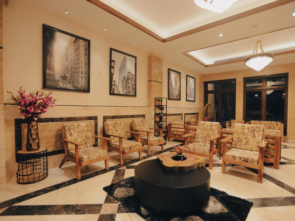 Clarks Inn Express, Dehradun Bagian luar foto