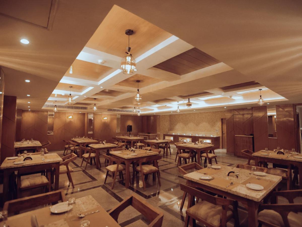 Clarks Inn Express, Dehradun Bagian luar foto