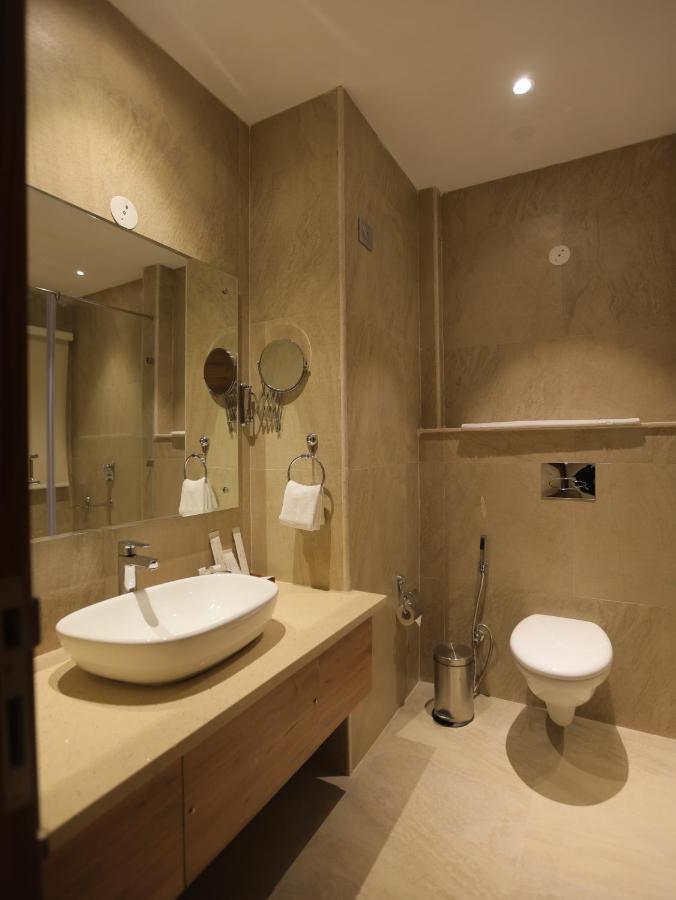 Clarks Inn Express, Dehradun Bagian luar foto
